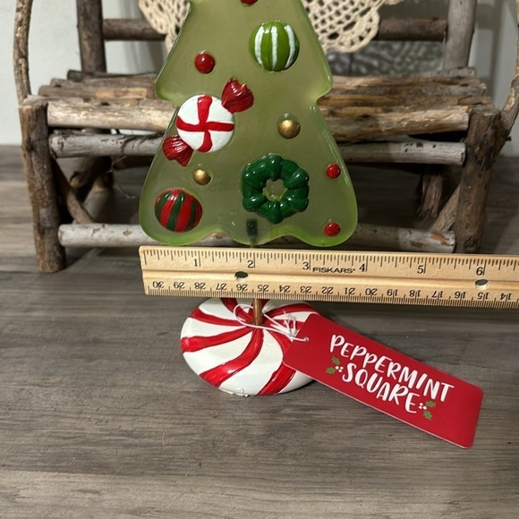 NWT PEPPERMINT SQUARE ACRYLIC CHRISTMAS TREE WITH PEPPERMINTS - Picture 7 of 9